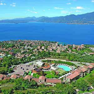 https://le-torri-del-garda.hotelinveneto.com